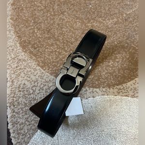 Doesn’t fit me. Mens designer belt size 38 US.